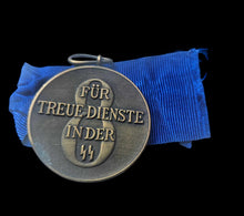Lade das Bild in den Galerie-Viewer, SS-Dienstauszeichnung 3. Stufe Medaille für 8 Dienstjahre Petz & Lorenz