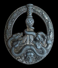 Lade das Bild in den Galerie-Viewer, Bandenkampfabzeichen in Bronze ohne hersteller makierung bekannte Variante von Junkcer