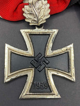 Lade das Bild in den Galerie-Viewer, Ritterkreuz mit Eichenlaub mit hersteller makierung Souval L/58 800