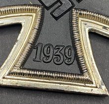 Lade das Bild in den Galerie-Viewer, Ritterkreuz mit Eichenlaub mit hersteller makierung Souval L/58 800