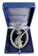 Lade das Bild in den Galerie-Viewer, Flakkampfabzeichen der Luftwaffe im Etui Buntmetall "Ball Hinge" Top Condition