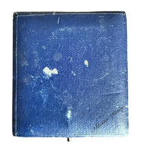 Lade das Bild in den Galerie-Viewer, Flakkampfabzeichen der Luftwaffe im Etui Buntmetall "Ball Hinge" Top Condition