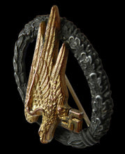 Lade das Bild in den Galerie-Viewer, Ein Fallschirmjäger-Abzeichen der Luftwaffe aus dem späten Krieg.