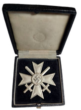 Lade das Bild in den Galerie-Viewer, Kriegsverdienstkreuz 1. Klasse mit Schwertern Hersteller