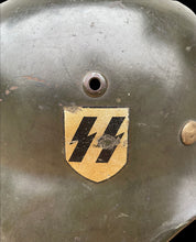 Lade das Bild in den Galerie-Viewer, Hełm M-35 DD Waffen SS