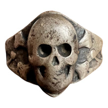 Lade das Bild in den Galerie-Viewer, Ring Tottenkopf SS Silber 935 Souvenir
