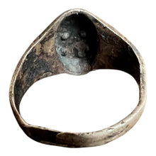 Lade das Bild in den Galerie-Viewer, Ring Tottenkopf SS Silber 935 Souvenir
