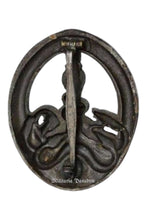 Lade das Bild in den Galerie-Viewer, Bandenkampfabzeichen in Bronze – Hersteller C. E. Juncker, Berlin
