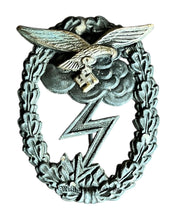 Lade das Bild in den Galerie-Viewer, Erdkampfabzeichen der Luftwaffe – Hersteller J. E. Hammer &amp; Söhne, Geringswalde
