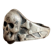 Lade das Bild in den Galerie-Viewer, Ring Tottenkopf SS Silber 935 Souvenir
